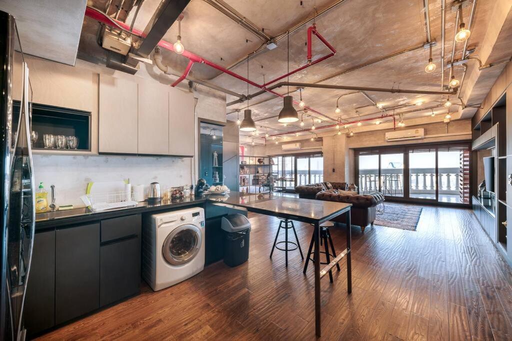 Central Bangkok Loft Style Skyline 100 Sq.M. Apt 2