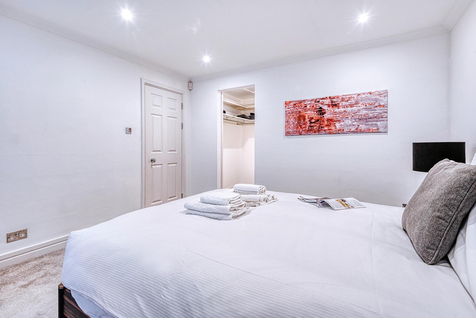 Stunning Apartment in Fashionable Marylebone by Underthedoormat 1
