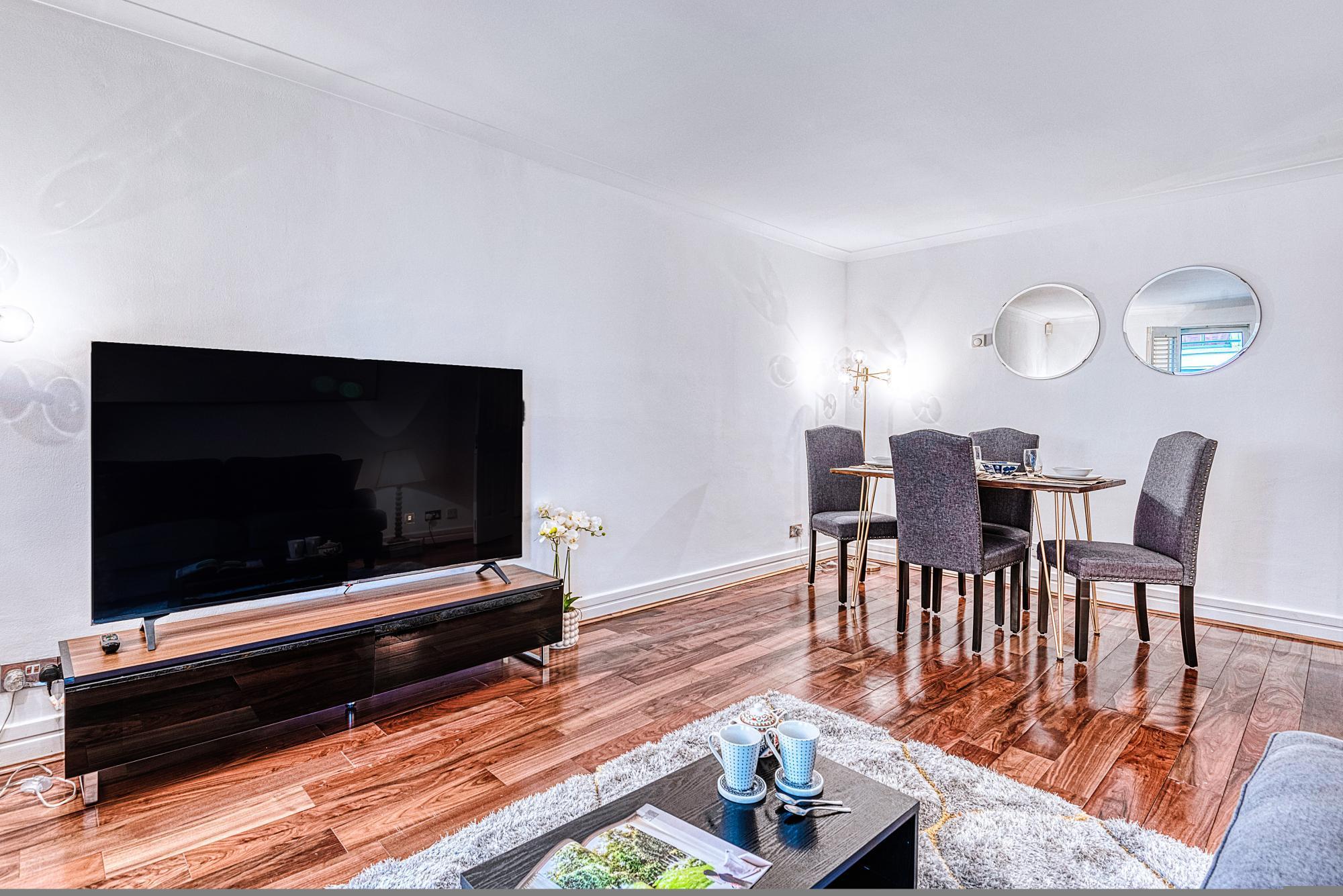 Stunning Apartment in Fashionable Marylebone by Underthedoormat