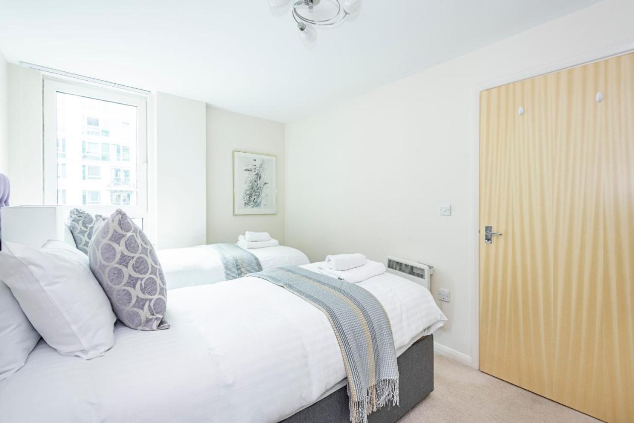 2 Bedroom Apartment by Av Stays Short Lets & Serviced Accommodation 2