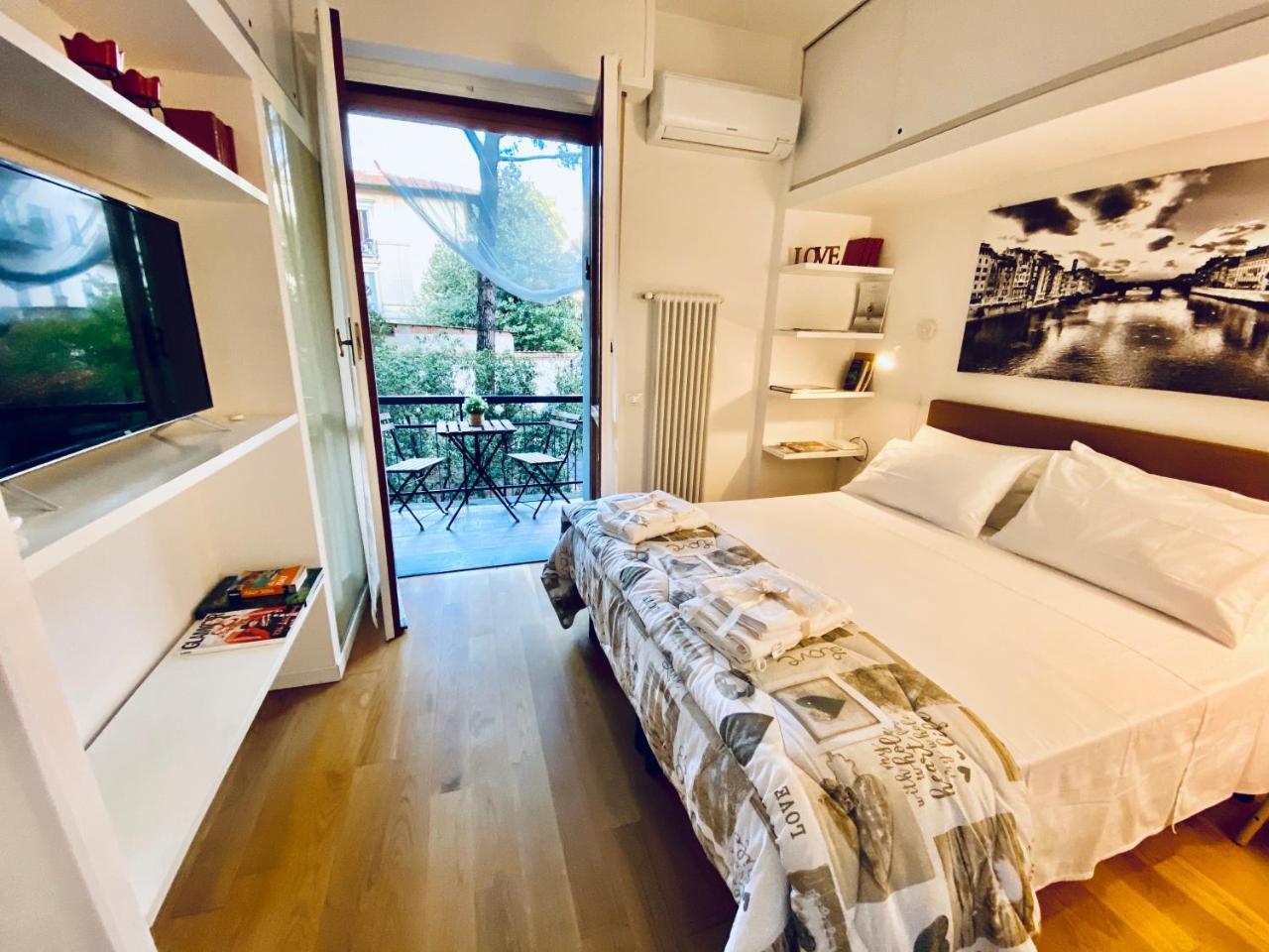 Florence Liberta Apartment with Balcony