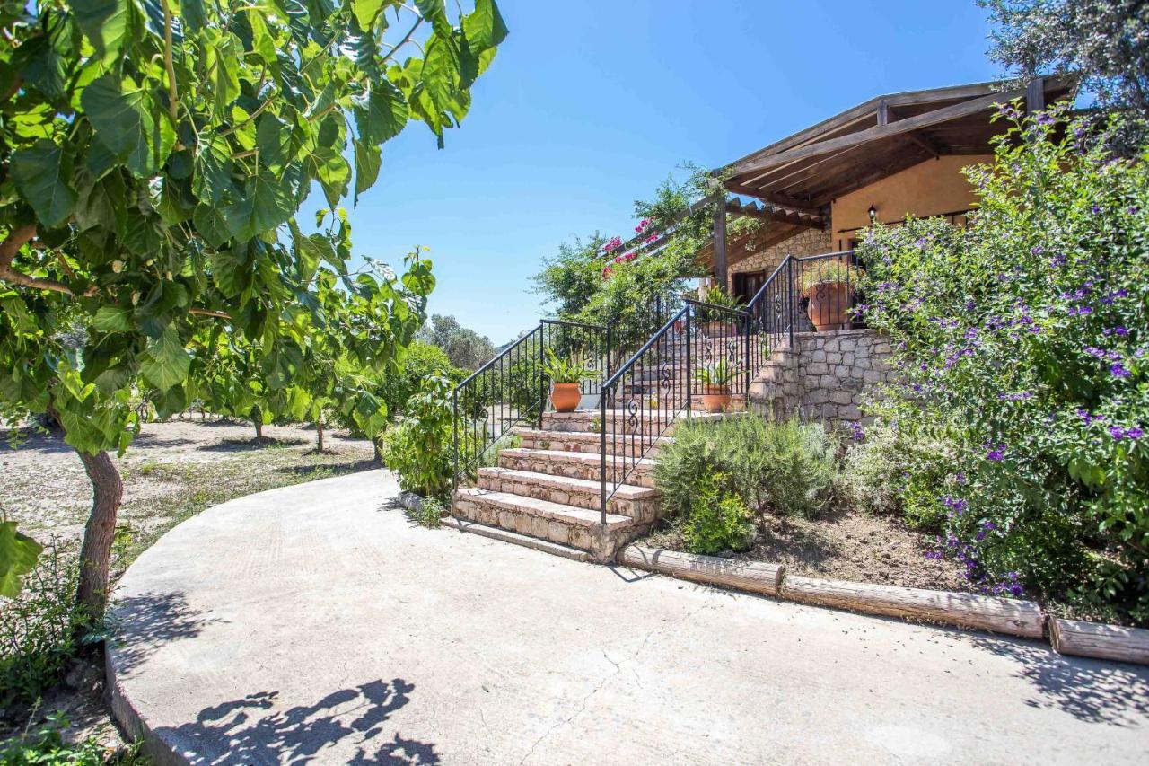 Sunny Countryside Villa - with Private Pool 2
