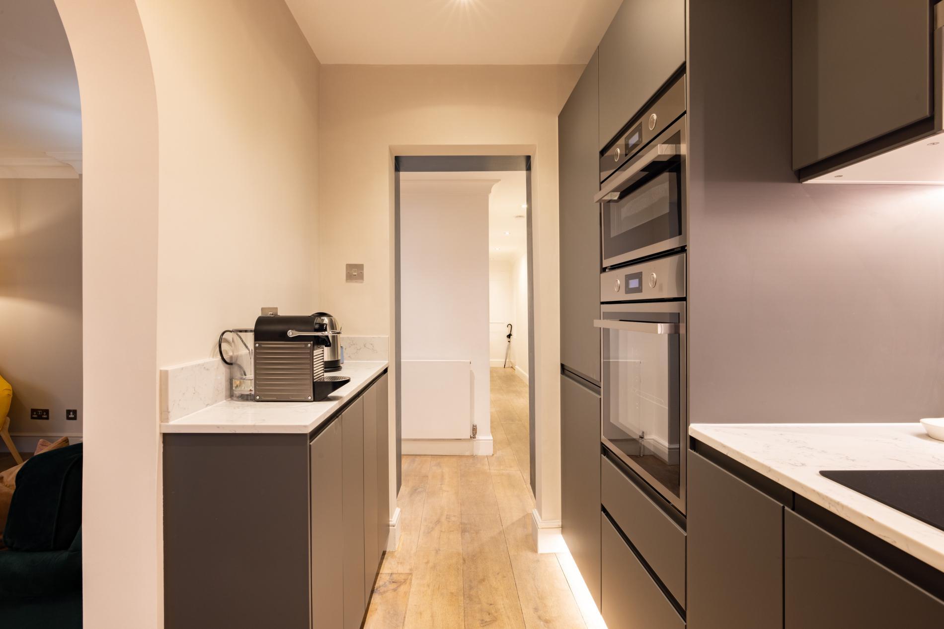 Brunswick Oasis. a Luxury for 4 W/ Private Patio 2