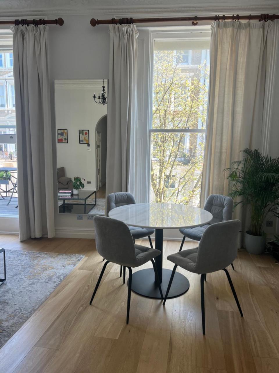 2-Bedroom Victorian Apartment in Kensington 2