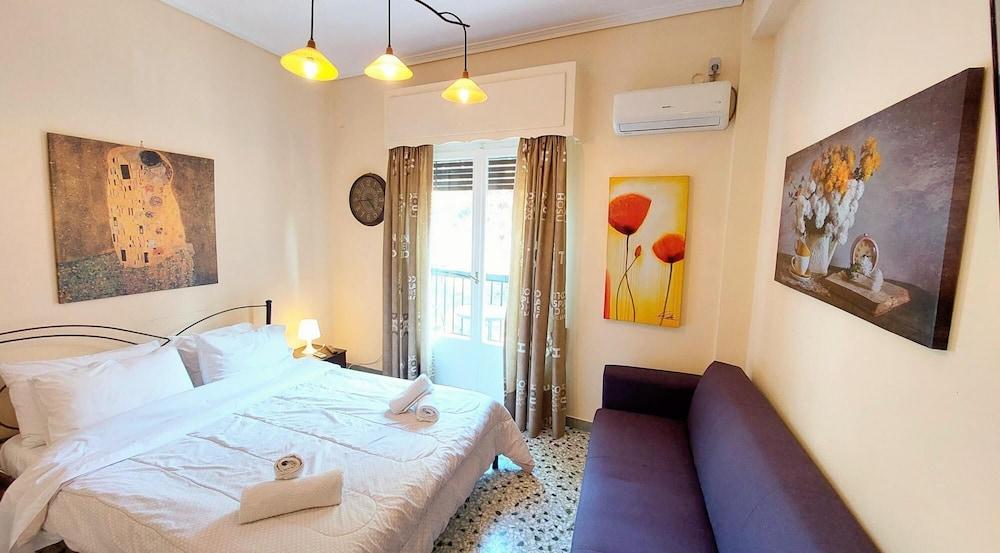 Cozy Apartment in Acropolis with Roof Garden