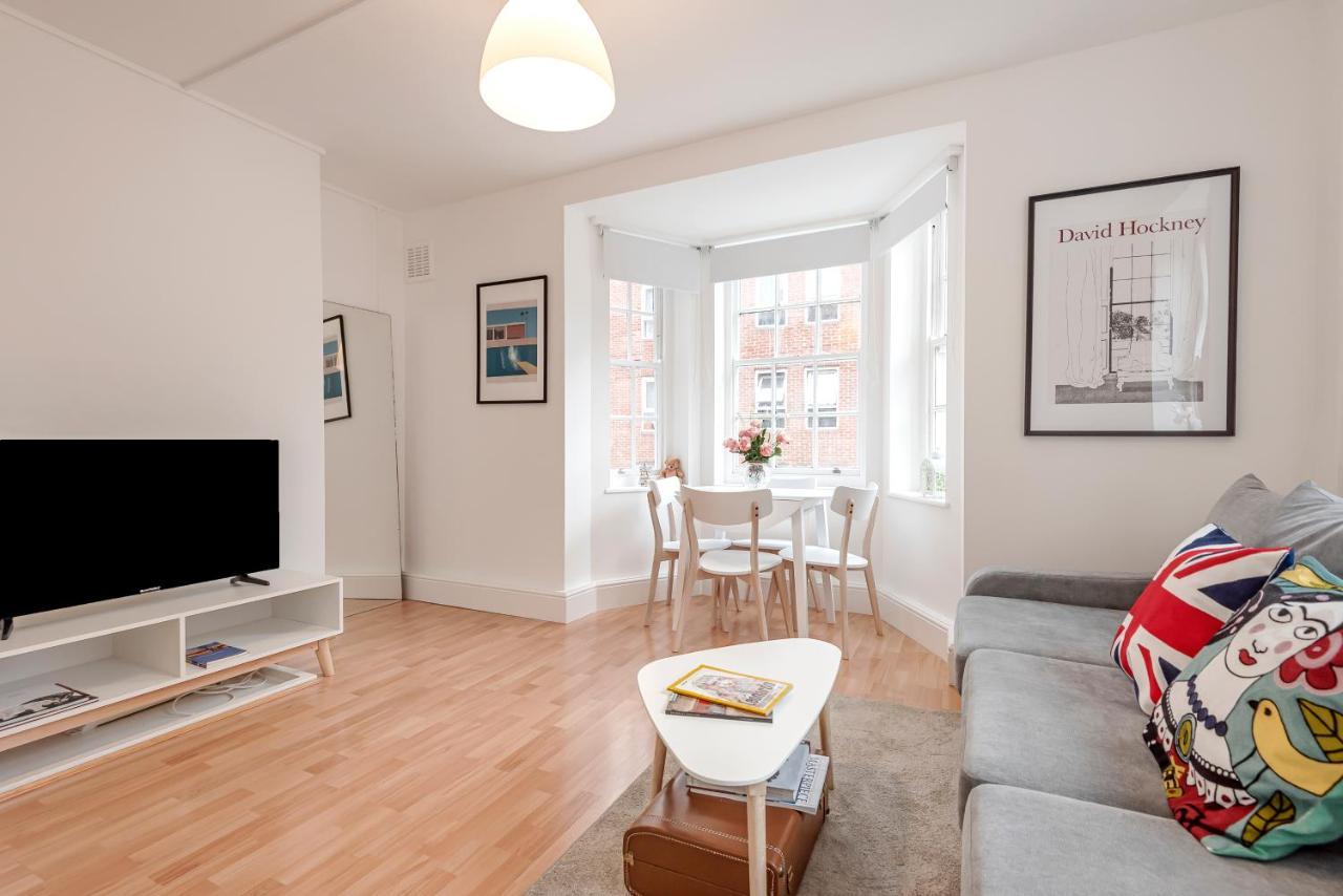 Modern One Bedroom Victoria Apartment 1
