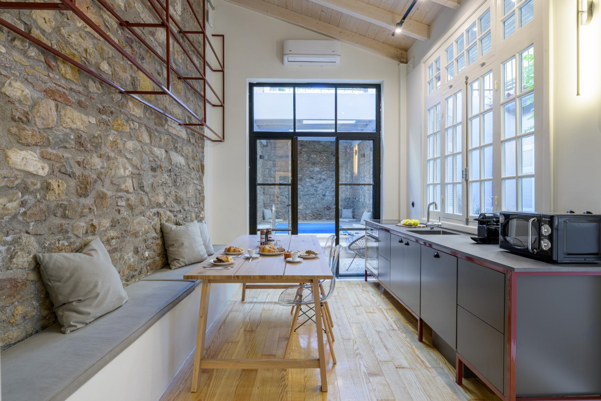 Incomparable Plaka's Lux 2bdrm Apt W/Pvt Heated Pool