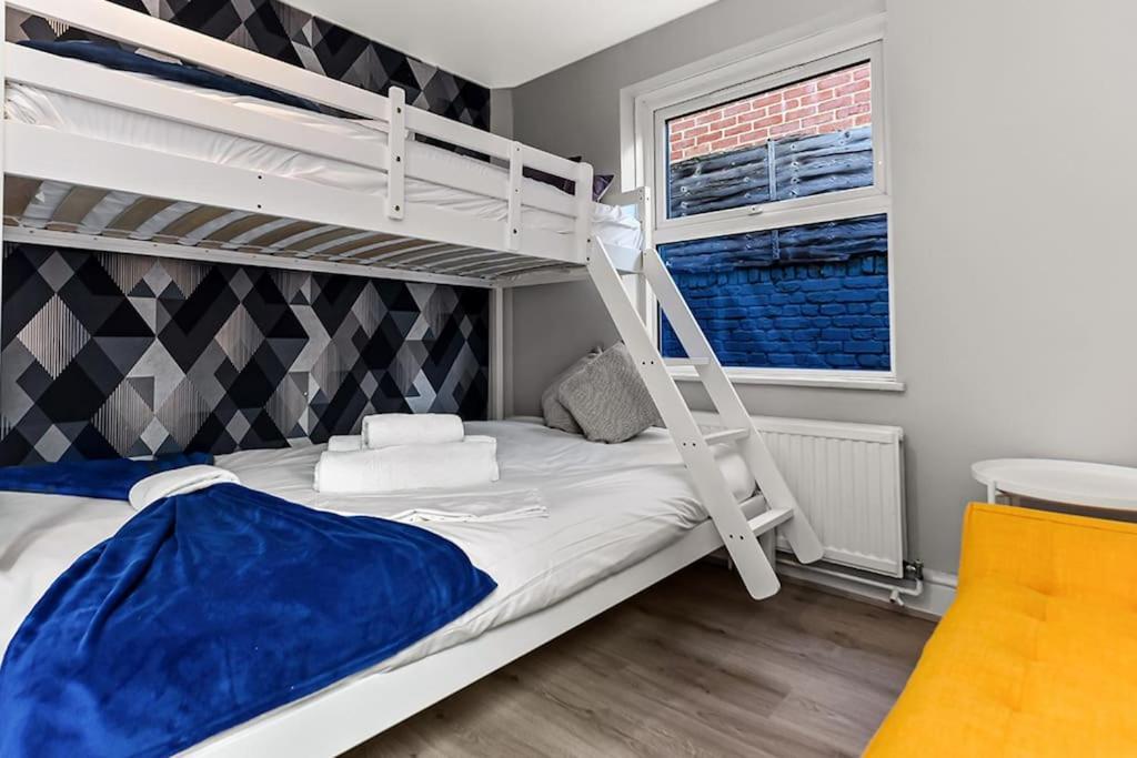 Amazing 2 Bedroom Flat in London 2
