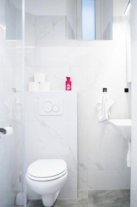 Zentrale & Ruhige 2 Zimmer - 42m² (Adults Only)