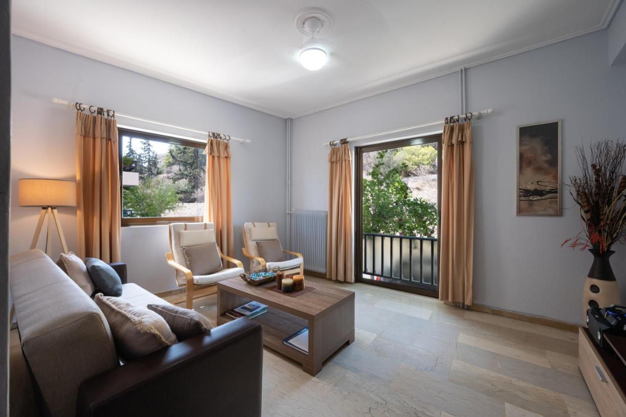 Parthenon Hill / Luxury Apartments Home