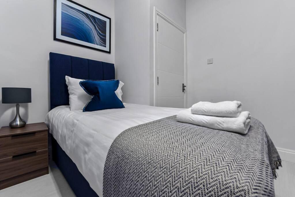 Captivating 2 Bd Flat in London 1