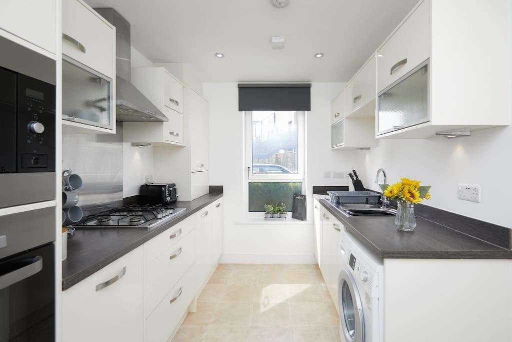 Fabulous 3 Bed Nw London Apartment with Private Garden (Adults Only)