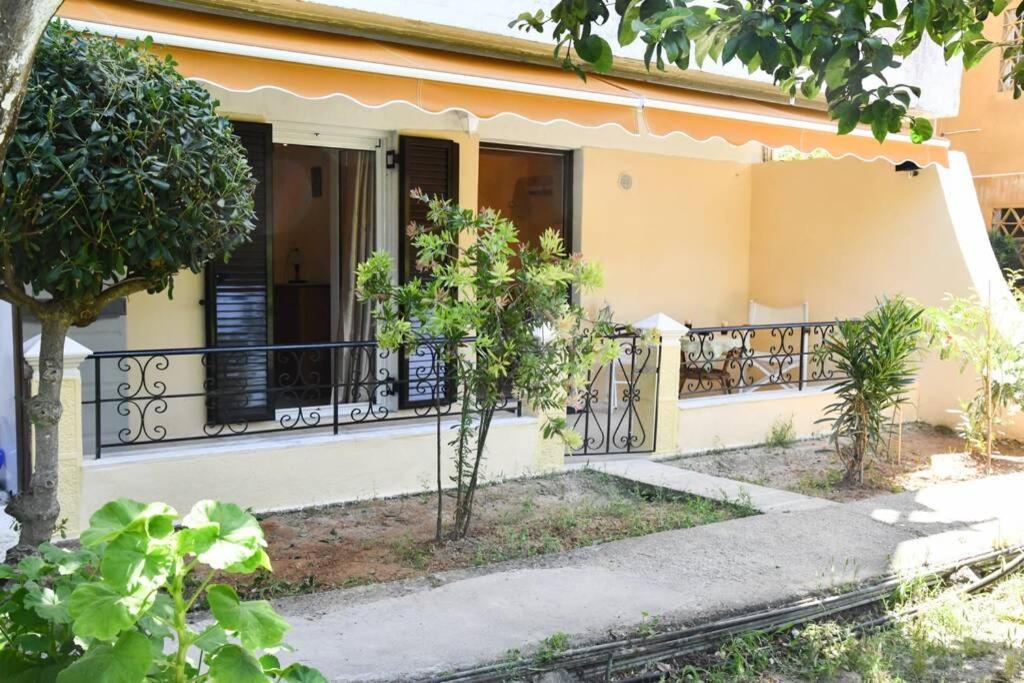 Angela's Cute Apartment (A/C, Wifi, Little Garden)