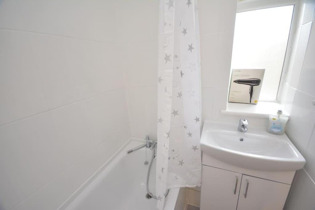 London Zone2 Classic 3 Bedroom 2