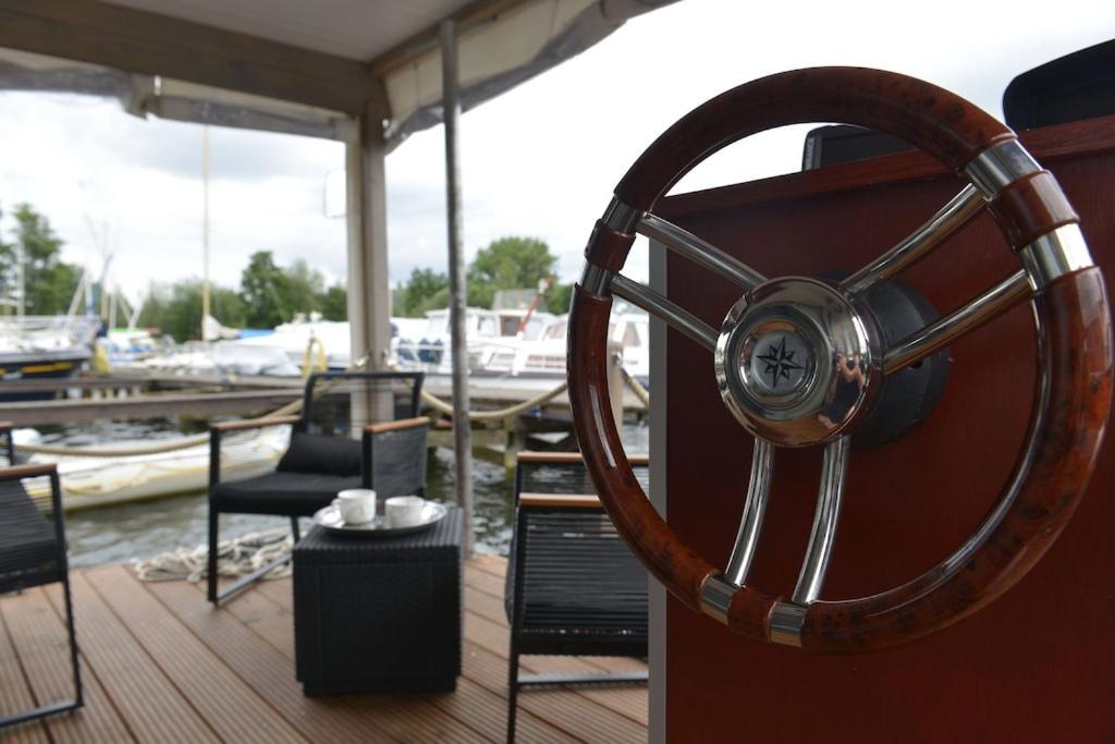 Hausboot Nautikhus Auf Der Havel