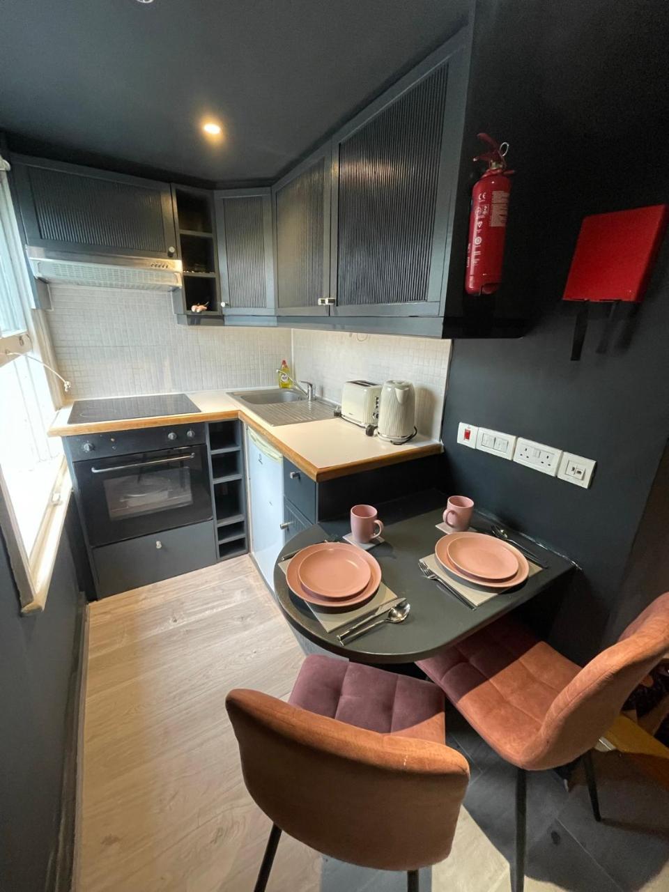 Portobello Road Artistic Studios 'Budget'