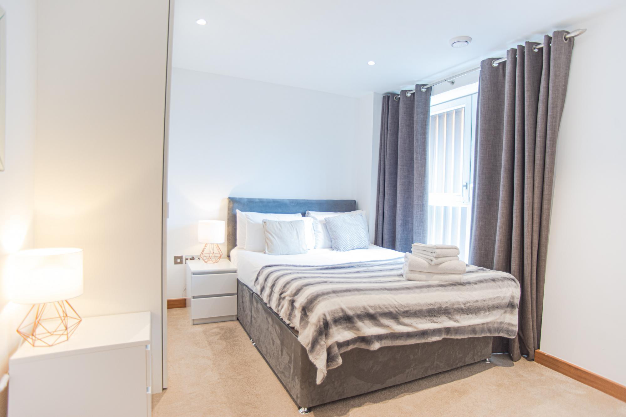 One Bed Apartment W Balcony in Heart of Shoreditch 2