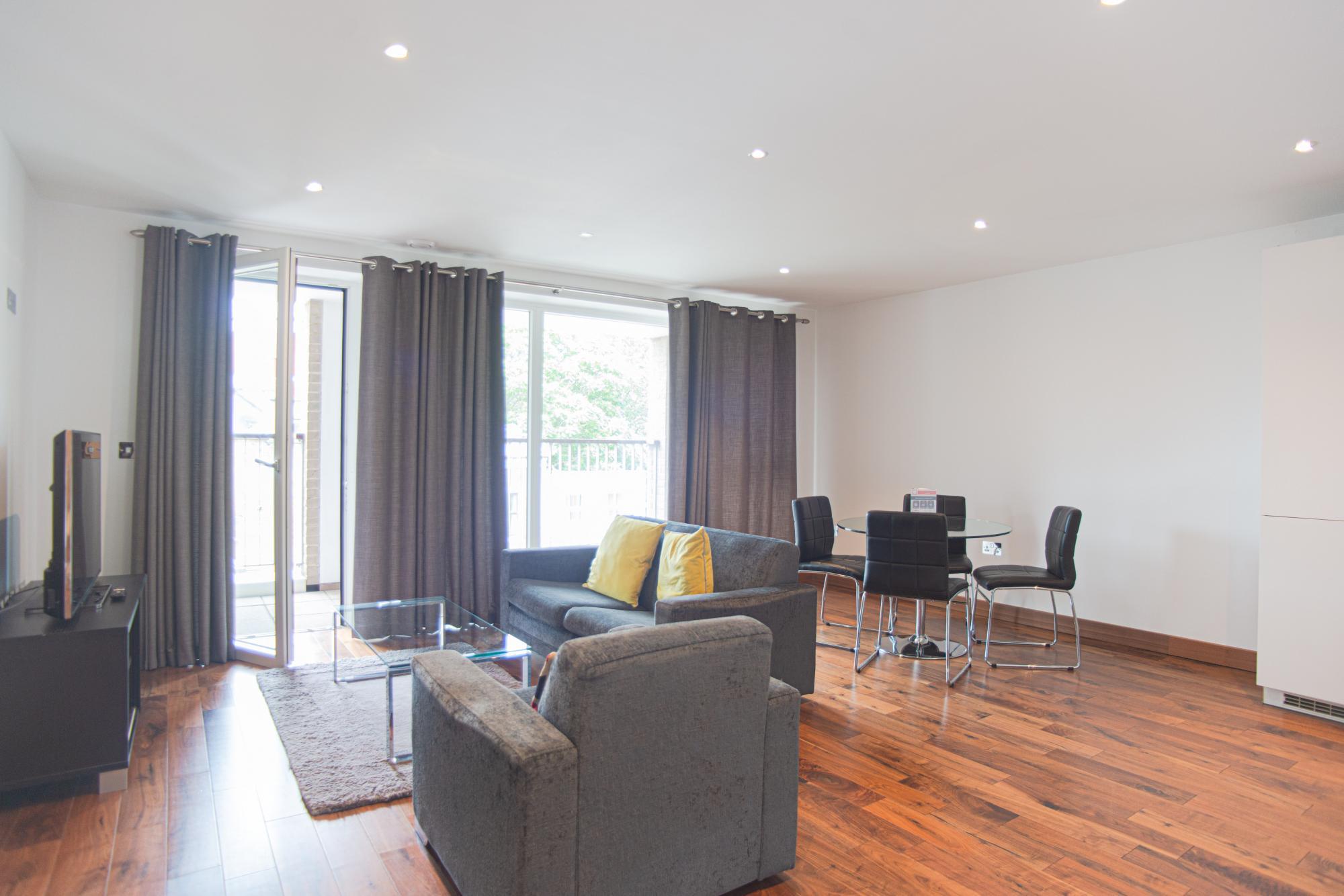 One Bed Apartment W Balcony in Heart of Shoreditch