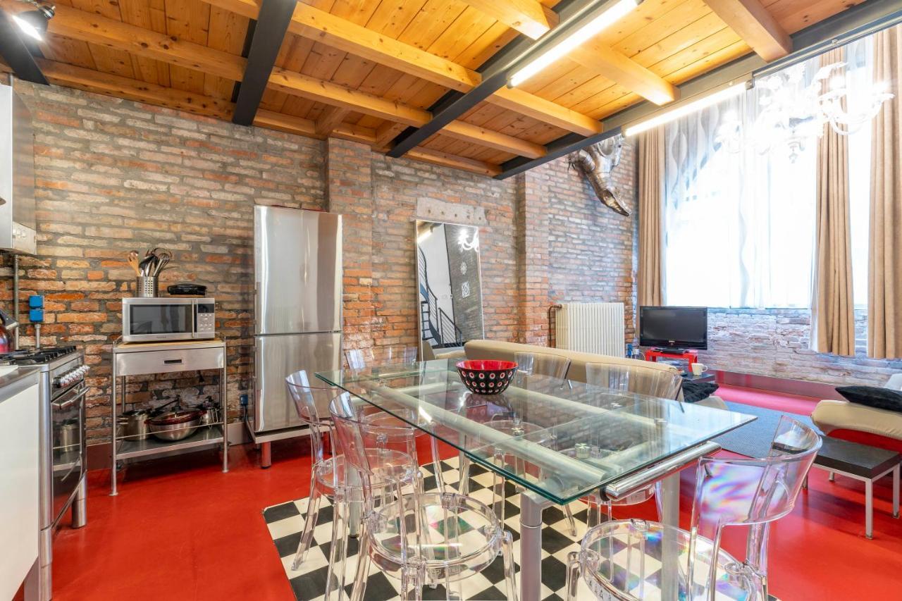 Venetian Loft 2