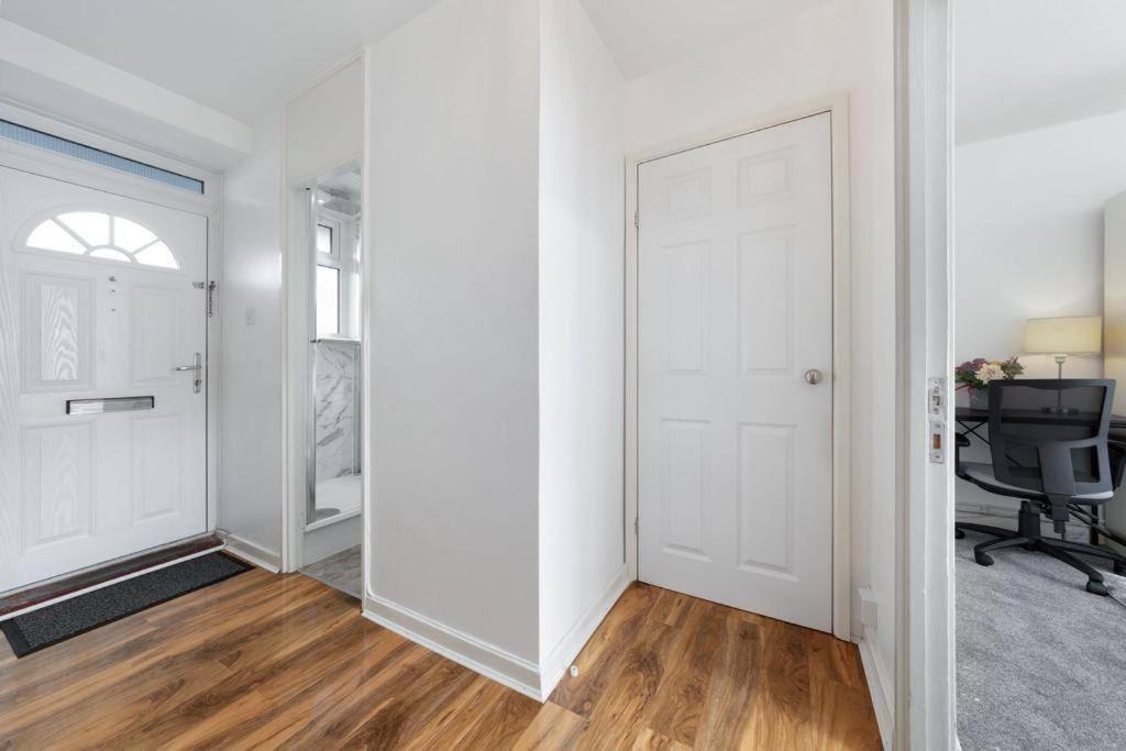 Luxury 2 Bed Apartment in Broadway Market 1