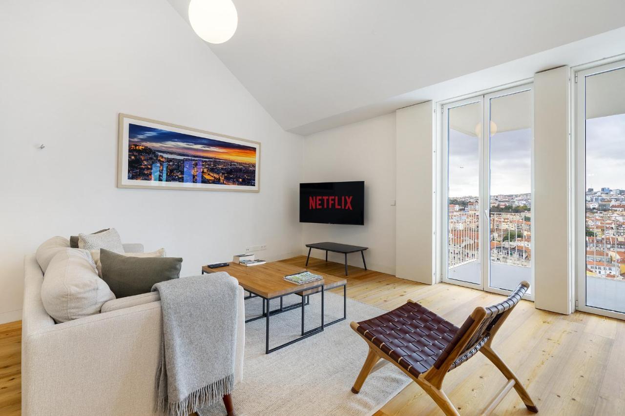 Whome City View Penthouse Luxurious Living in Lisbon with AC & Elevator
