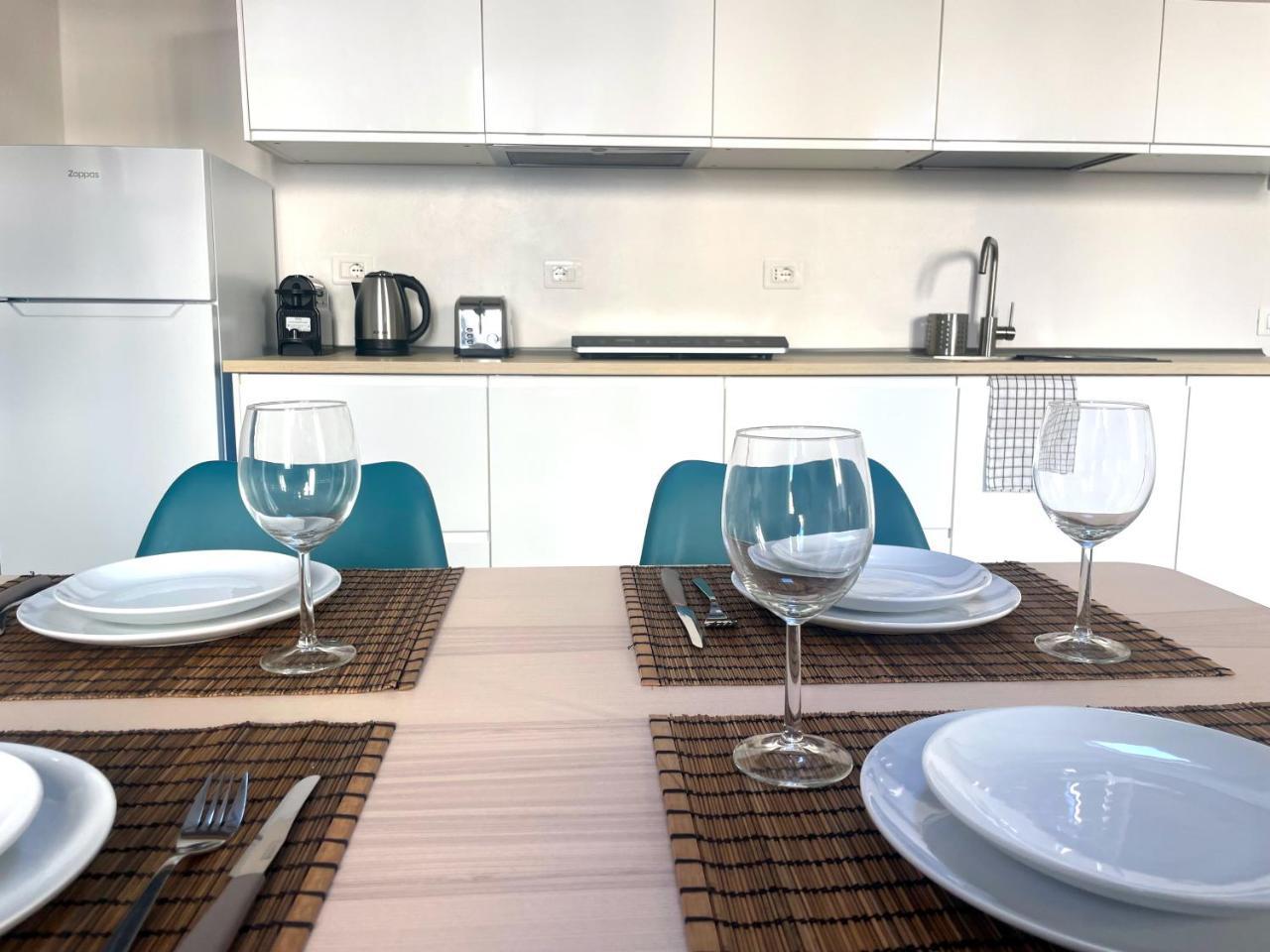 Newly Renovated Modern&Bright Apt - City Center 1