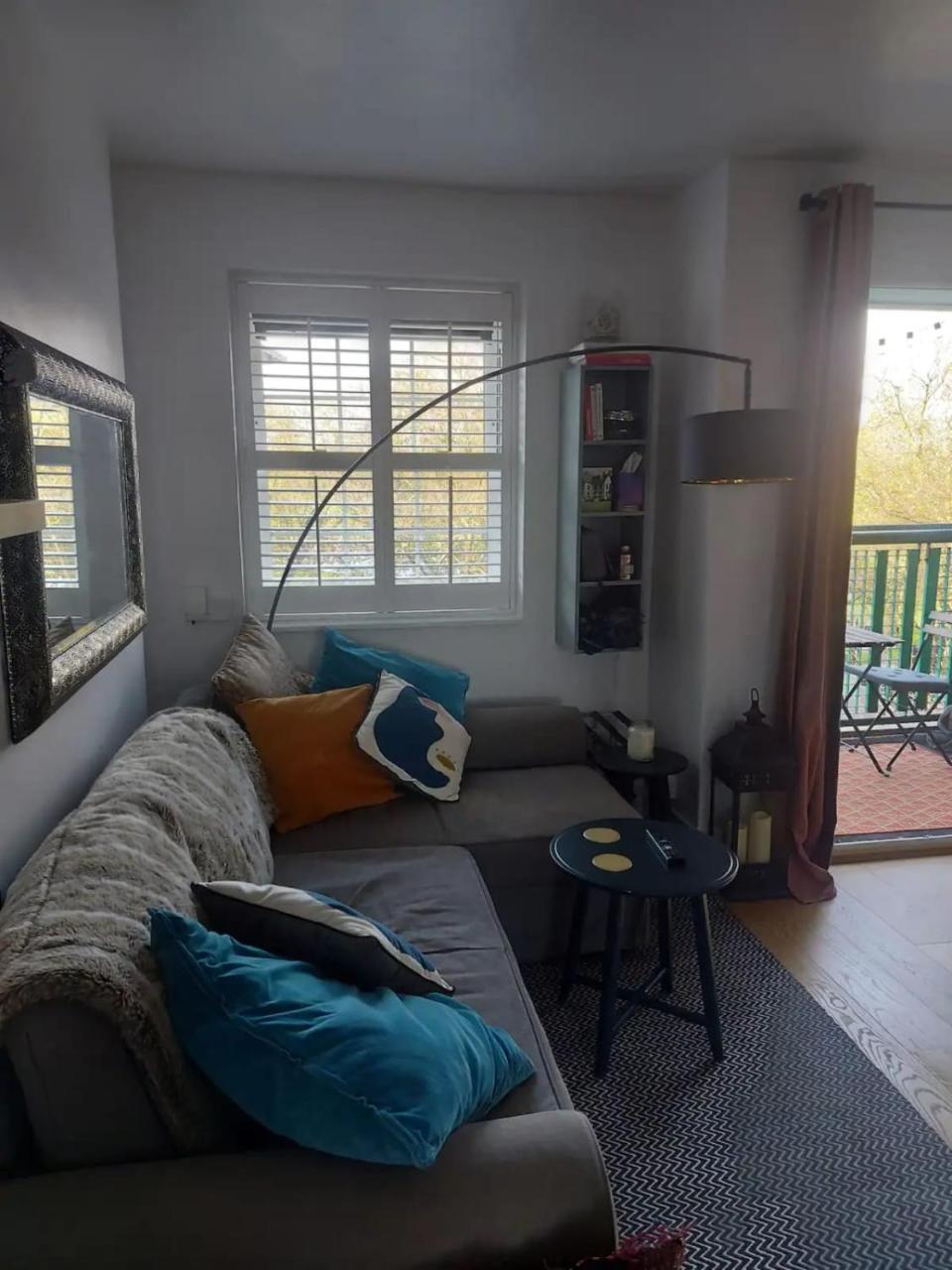 Spacious 2 Bedroom Flat in Clapham with Balcony 1