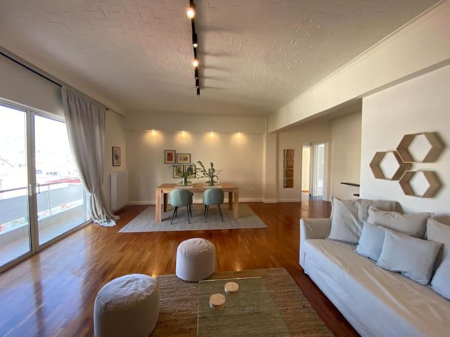 2-Bedroom Apartment in Athina (Filopappou)
