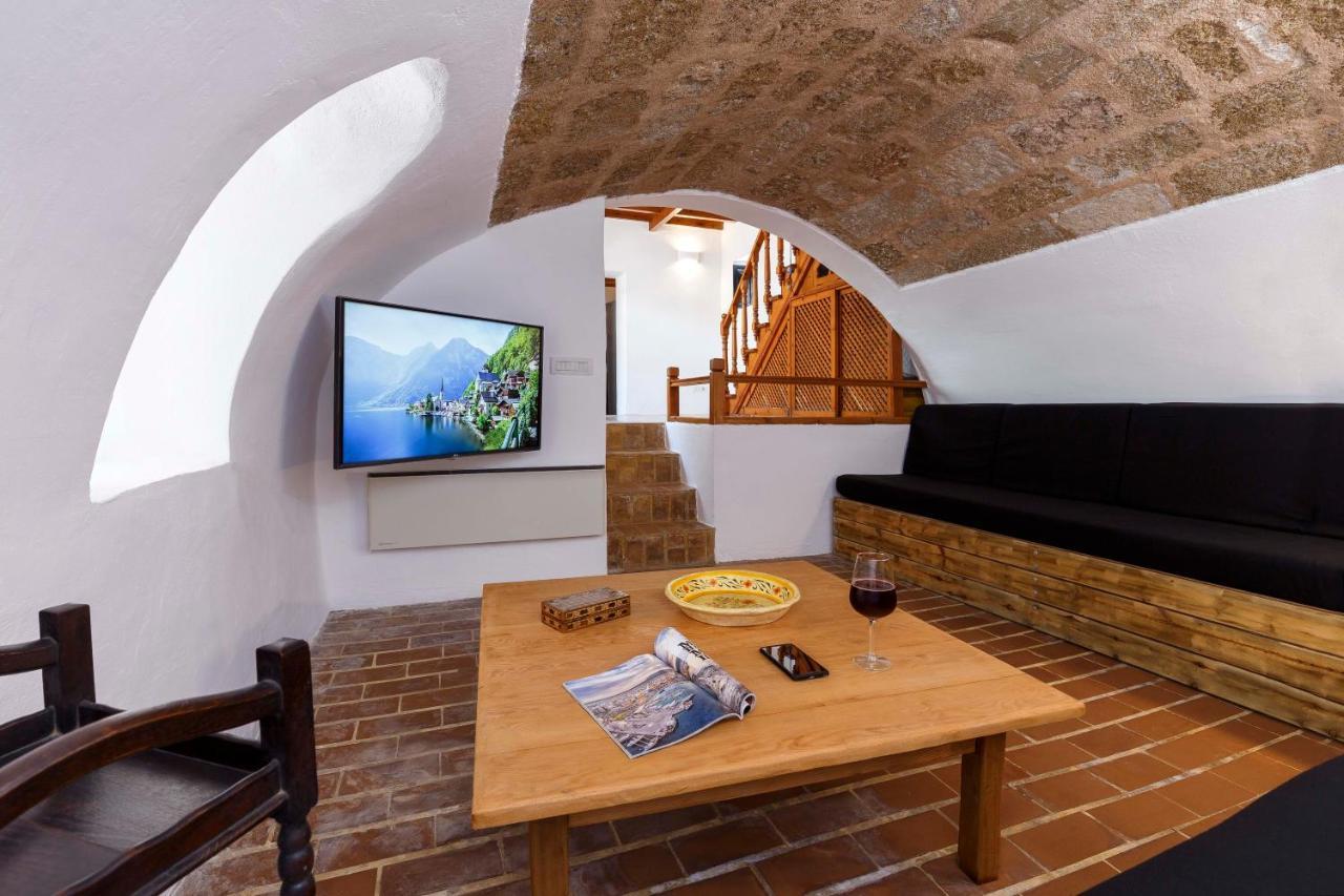 Belvedere Medieval Villa 2