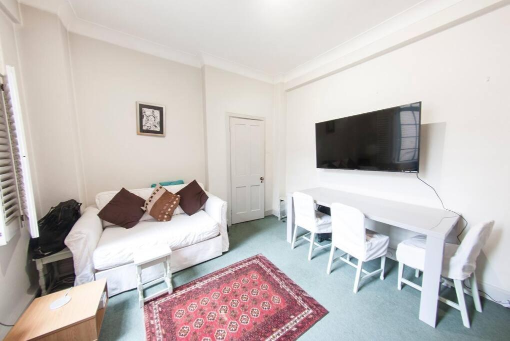 Cozy Studio Off Oxford Street 2