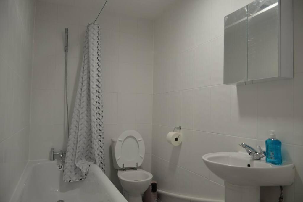 London 4 Bedroom House 2