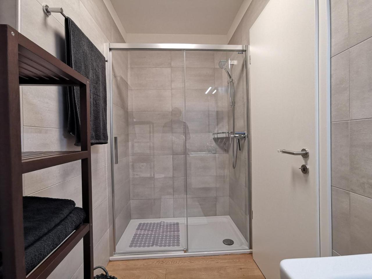 Loft 18! Cozy Loft Downtown Near the Lake with Free Parking 2