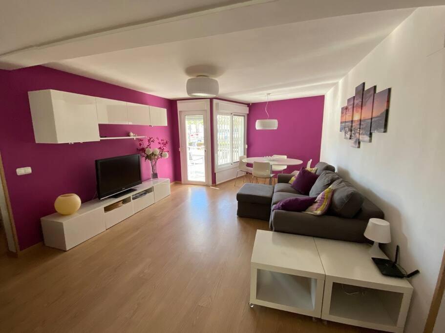 Moderno Apartamento En 1a Linia de Mar En Salou.