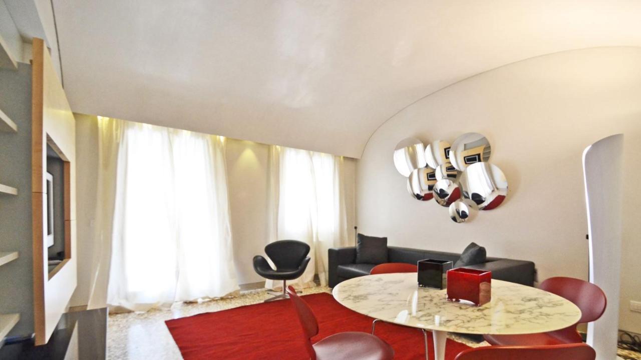 Ai Bareteri Luxury Canal View 1