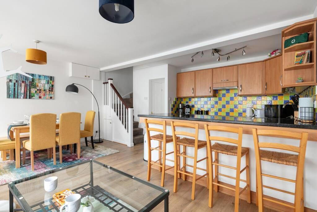 - Cozy 3 Bed House on a Quiet Mews - 2