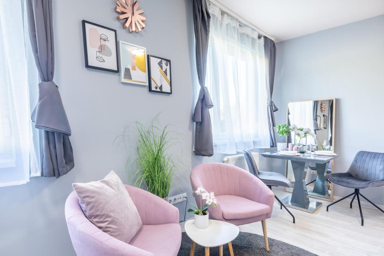 Cozy Studio at Residential Area - Free Street Parking (Adults Only)