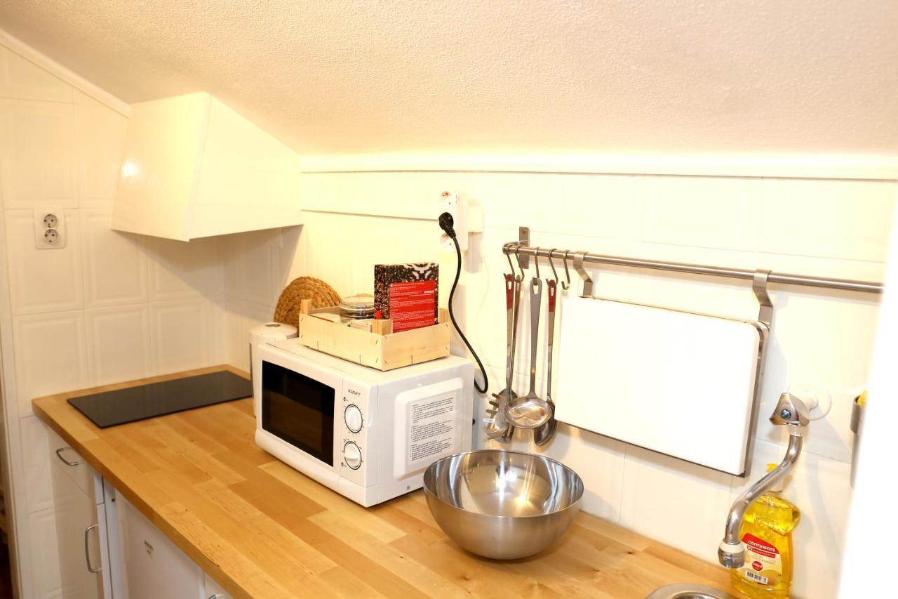 White Cosy Apartment (Adults Only)