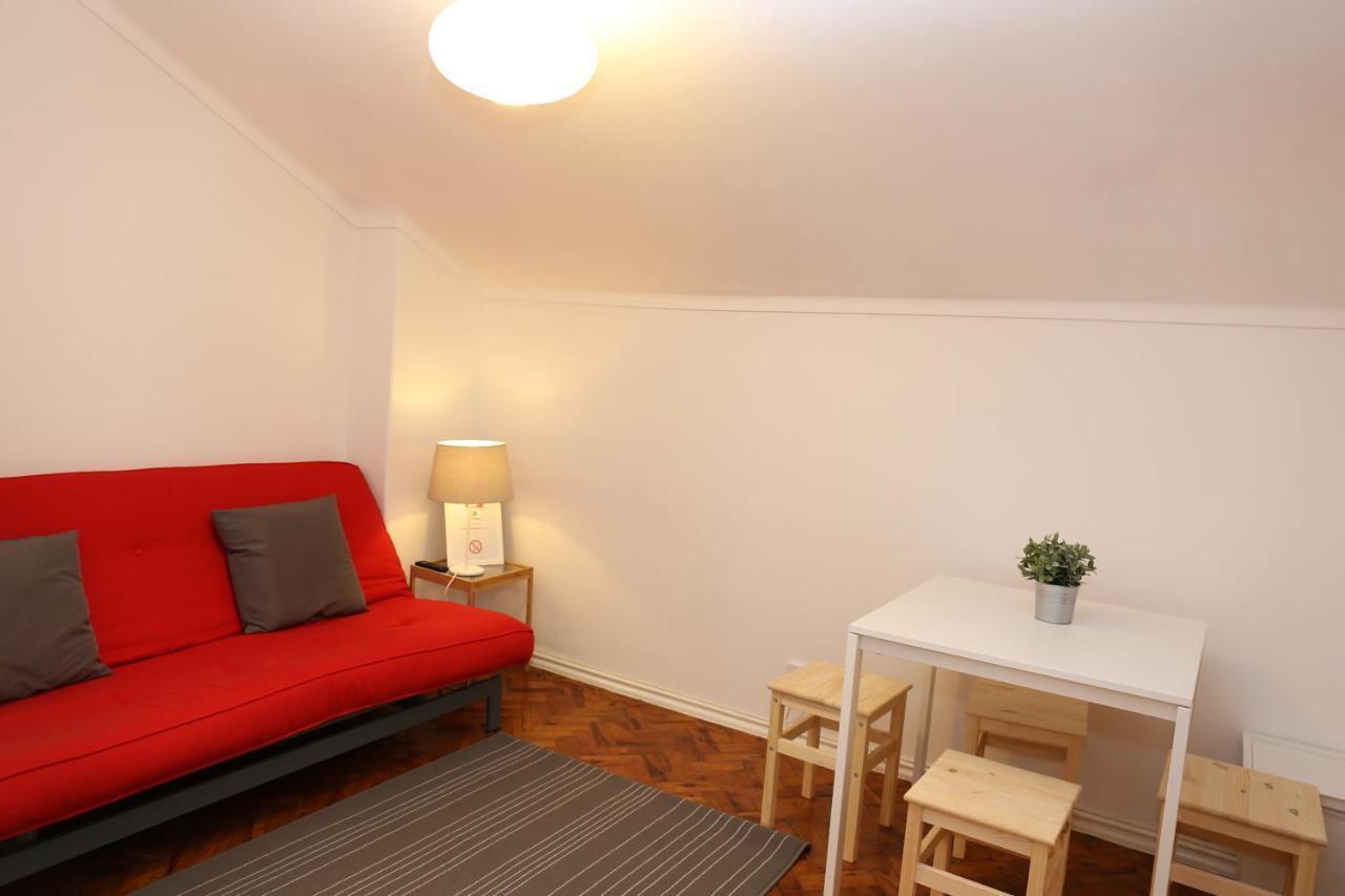 White Cosy Apartment (Adults Only) 1