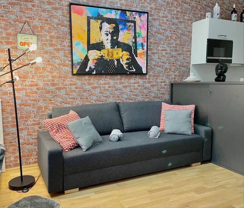 Premium Apartment with Terrace, A/C, Free Wifi And Netflix