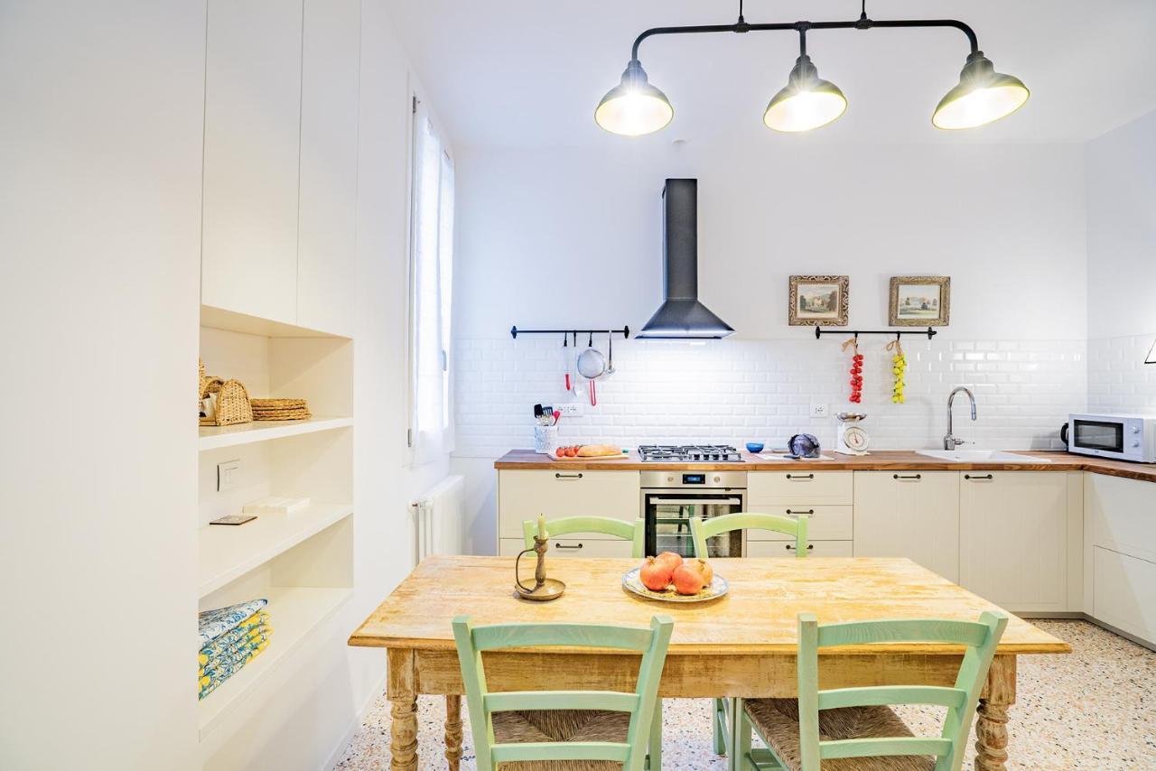 Ca' San Beneto Completely Refurbished in a Fabulously Central Area 2