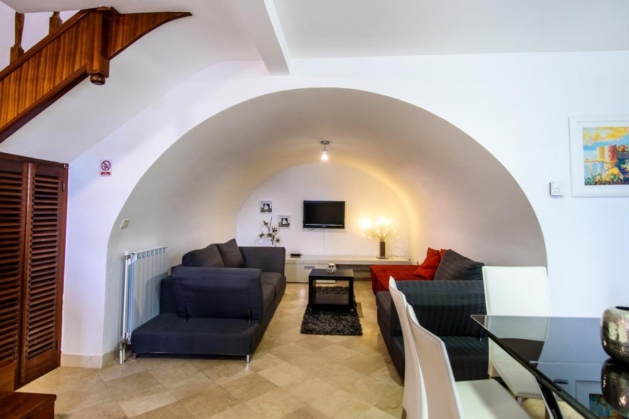 Luan Old Town Apartment by Duhomes 1