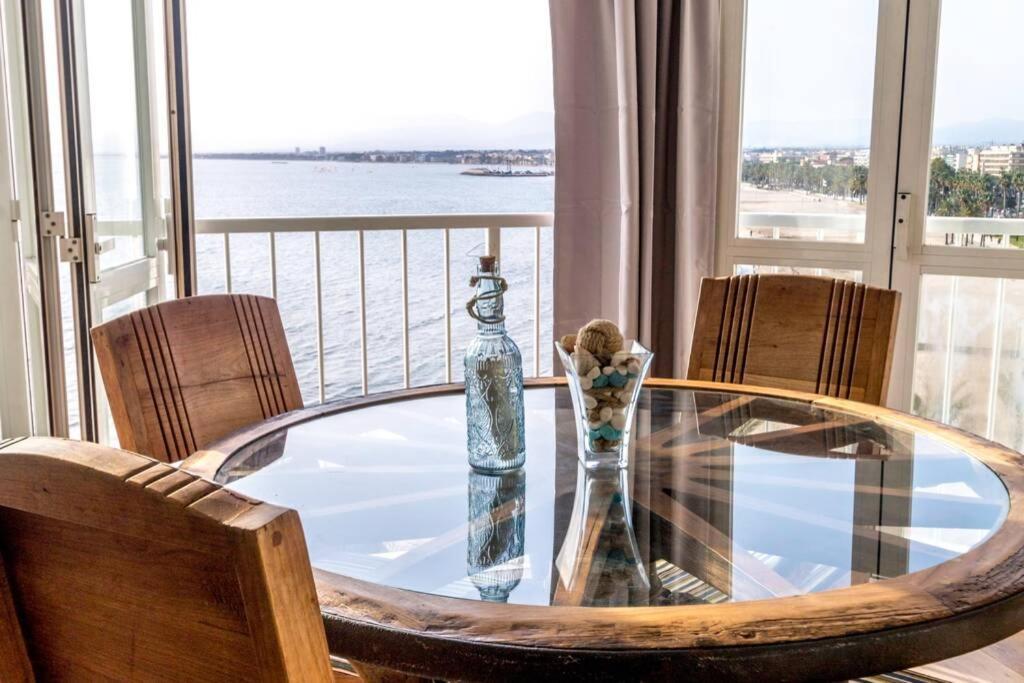 Primera Linea de Mar. Apartamento Turistico Salou