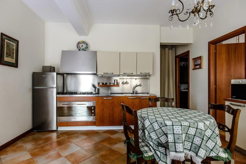 Napoli Charming Apartments Salvator Rosa "Cool And Sweet" Parking Free 2