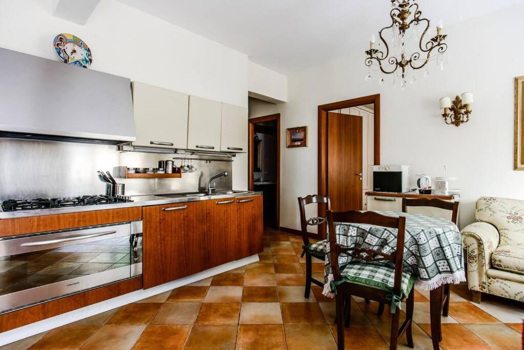 Napoli Charming Apartments Salvator Rosa "Cool And Sweet" Parking Free 1
