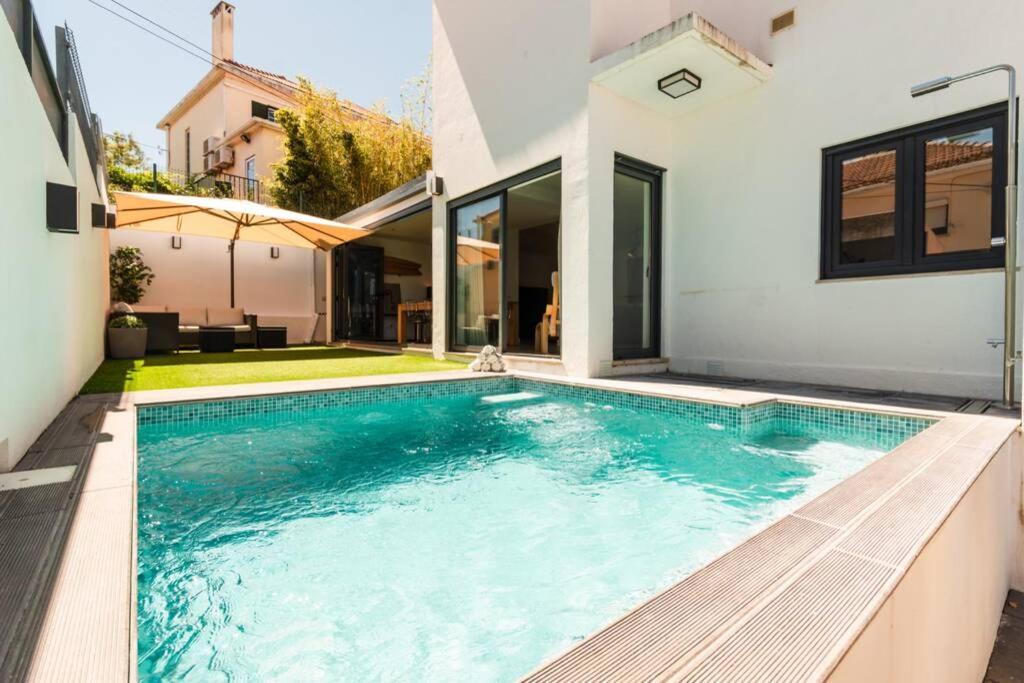 Luxury Villa with a Pool in the City - No Parties Allowed