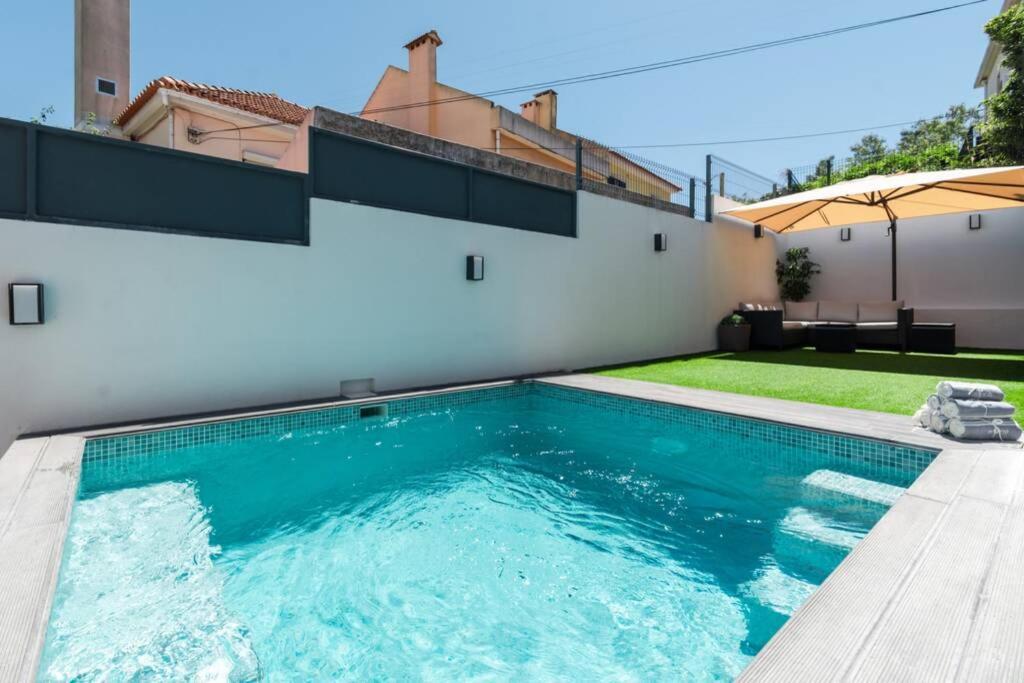 Luxury Villa with a Pool in the City - No Parties Allowed 1