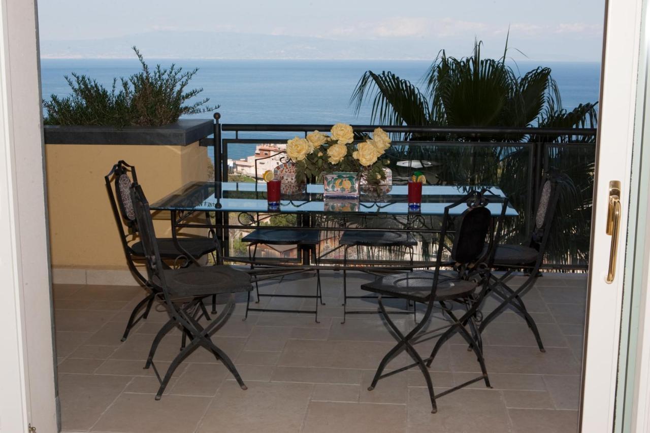 Taormina Seaview Apartment - Taormina Holidays 1