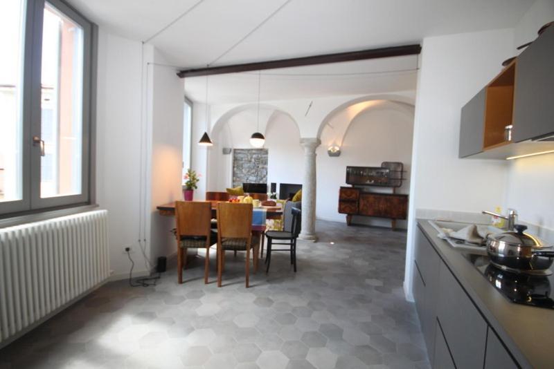Due Colonne (Adults Only) 1