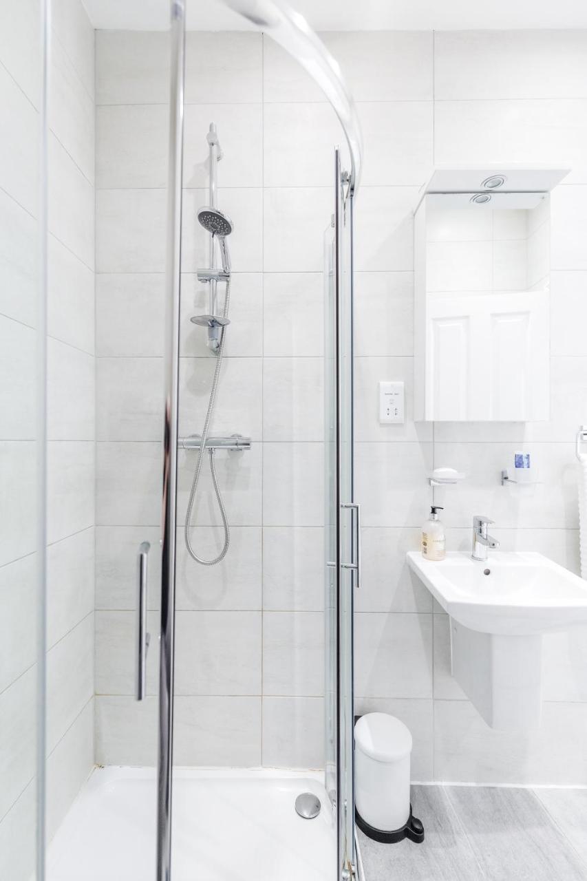 Bright & Modern 2-Bed Notting Hill Apartment 1