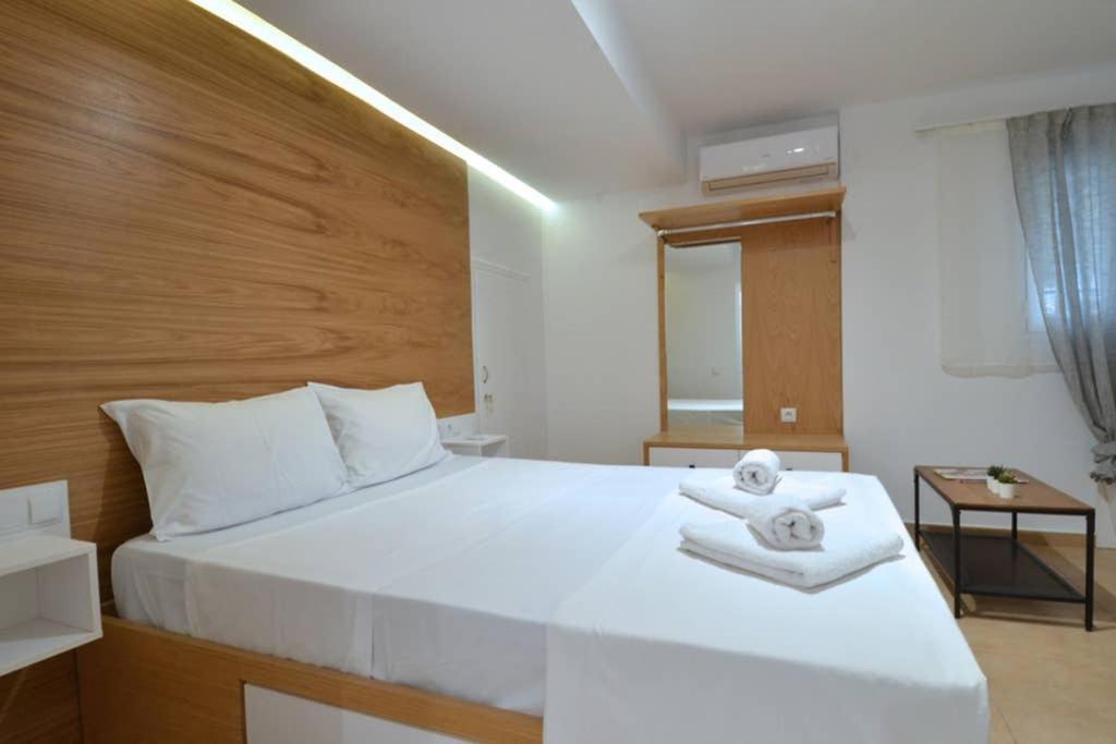 Acropolis, a Nice And Minimal Apartment